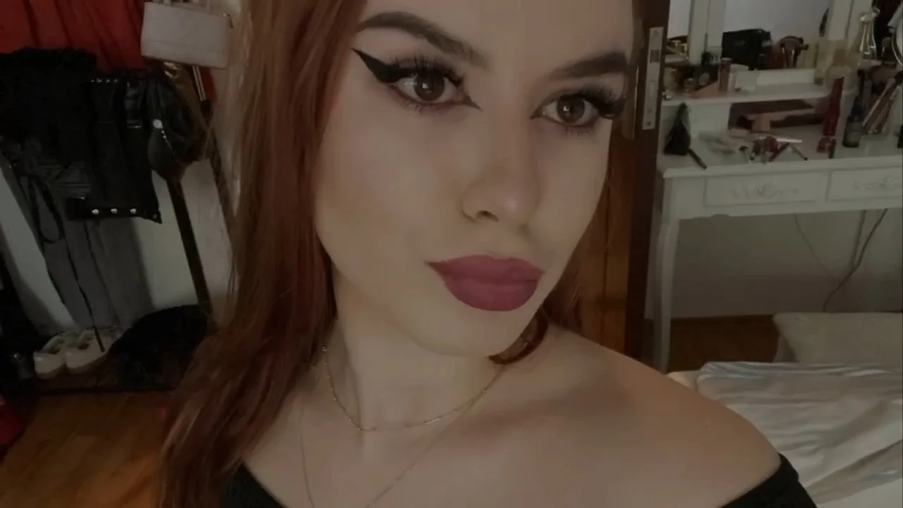 Thick Romanian snowbunny Emma image 6