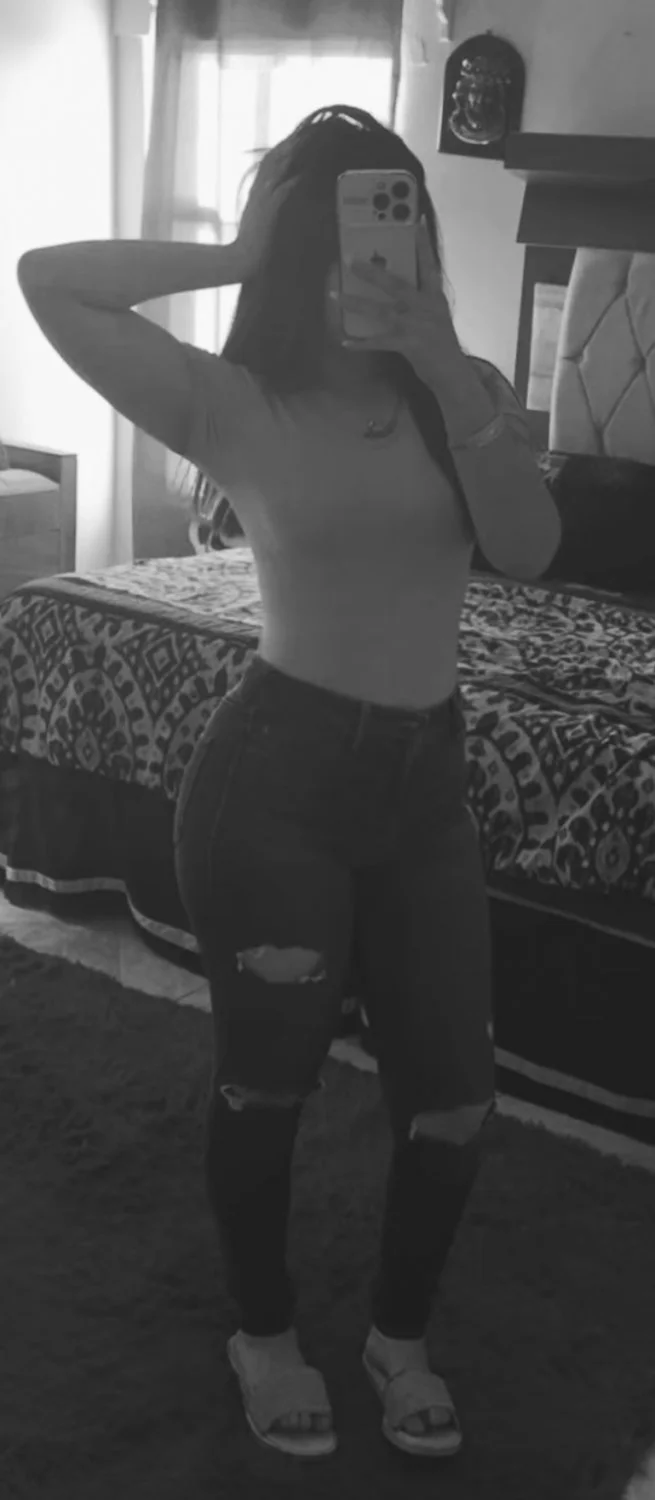 Exhibiendo la novia rica chaparrita nalgona de un seguidor cornudo main image