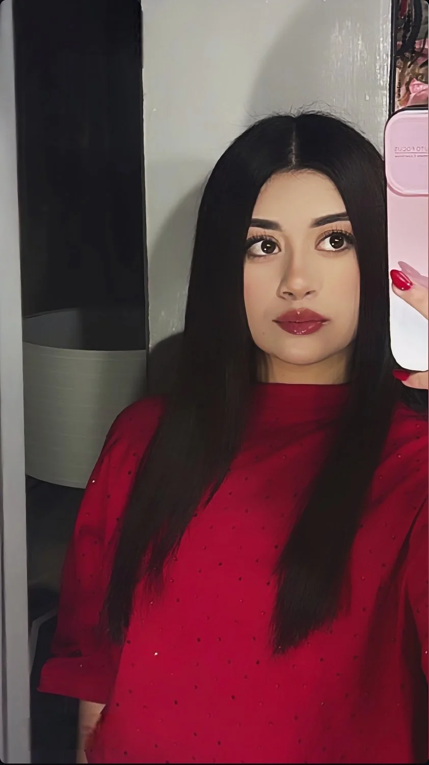 Exhibiendo la novia rica chaparrita nalgona de un seguidor cornudo image 2