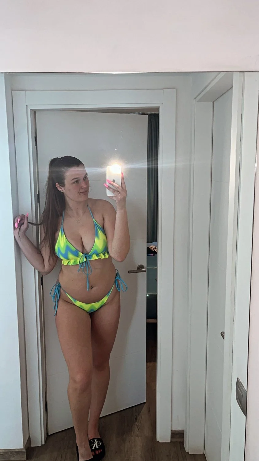 Wank Over British Katie image 10