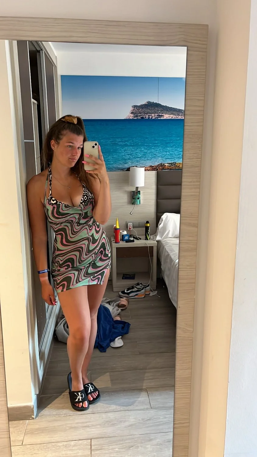 Wank Over British Katie image 28