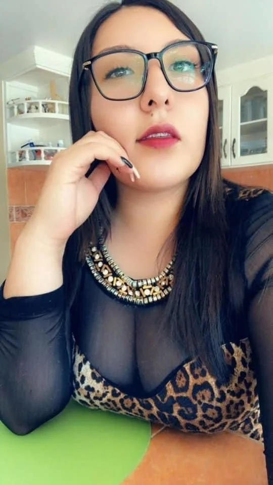 Hermosas tetas image 10