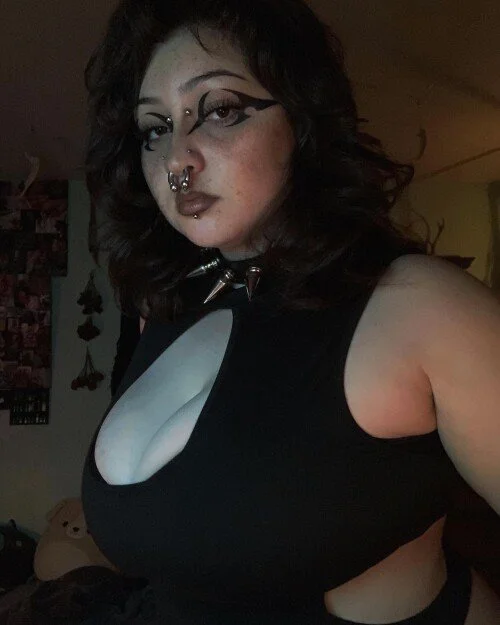 CuteGothicSlut image 9