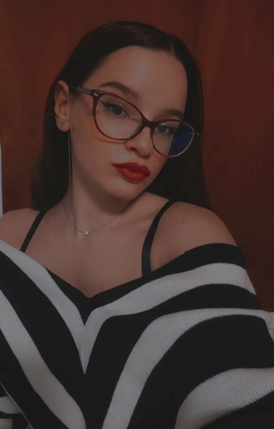 Thick and busty Romanian slut Roxana image 11
