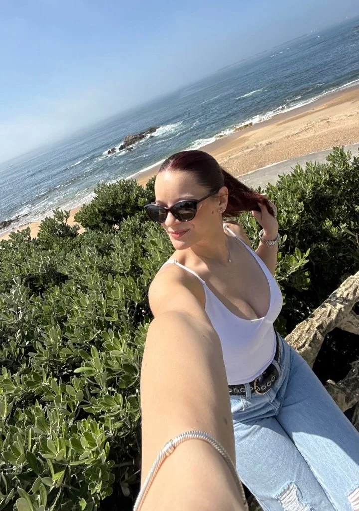 Thick and busty Romanian slut Roxana image 4