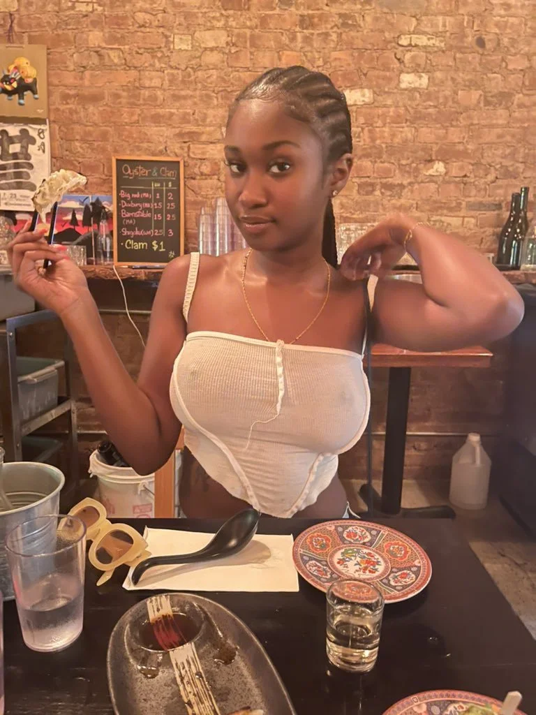Ebony hottie image 5