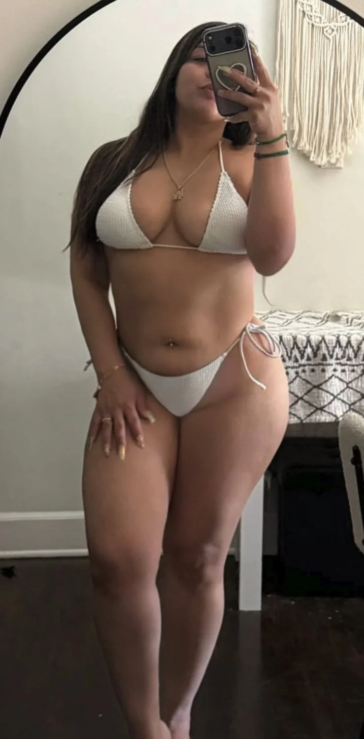Thick Latina GF Sub image 2