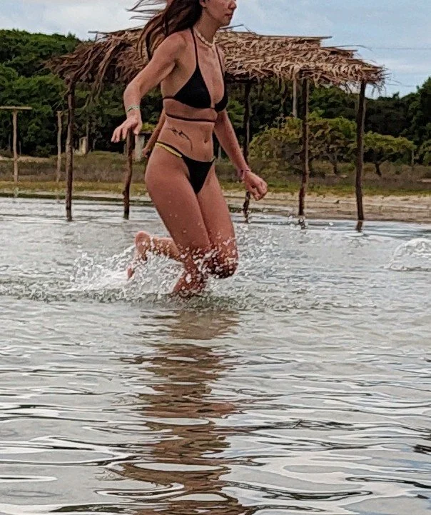 Flagra gostosinha na praia image 3