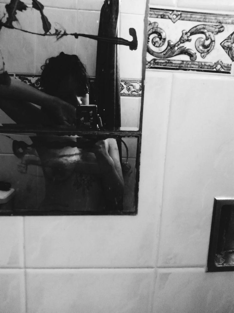 Latina hermosa blanquita tatuada sexy con ricas tetas masturbandose su coño delicioso image 17