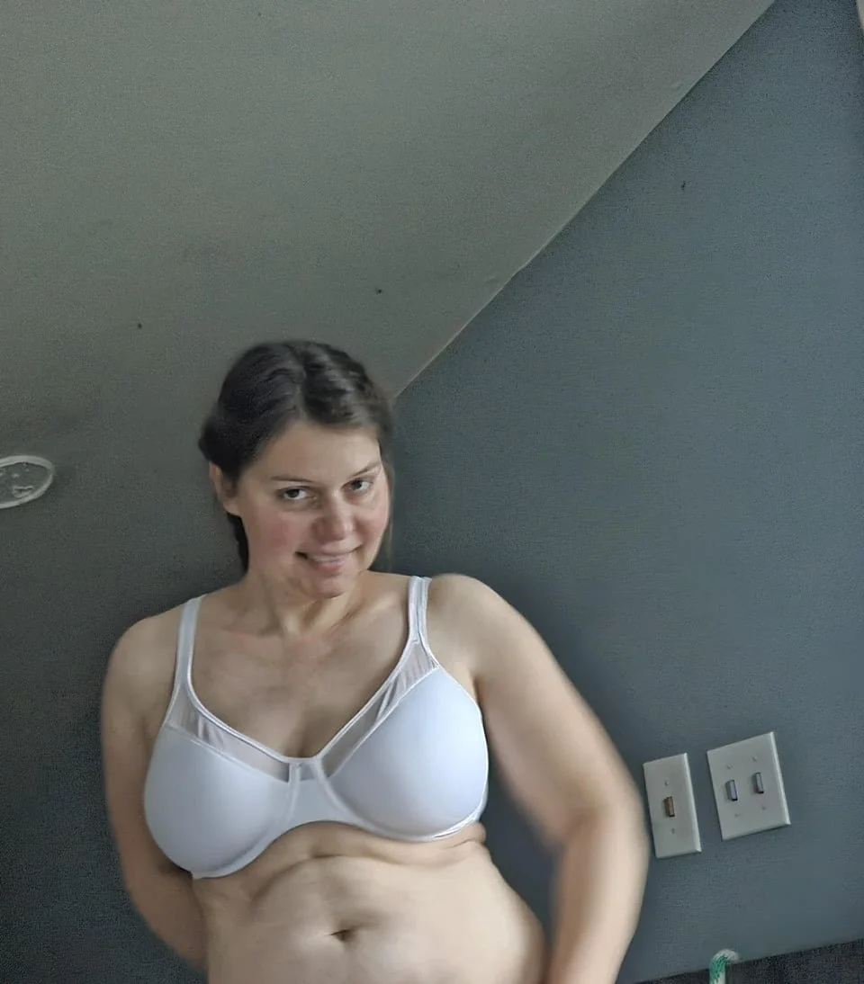 Amateur Alaskan housewife shows off image 34