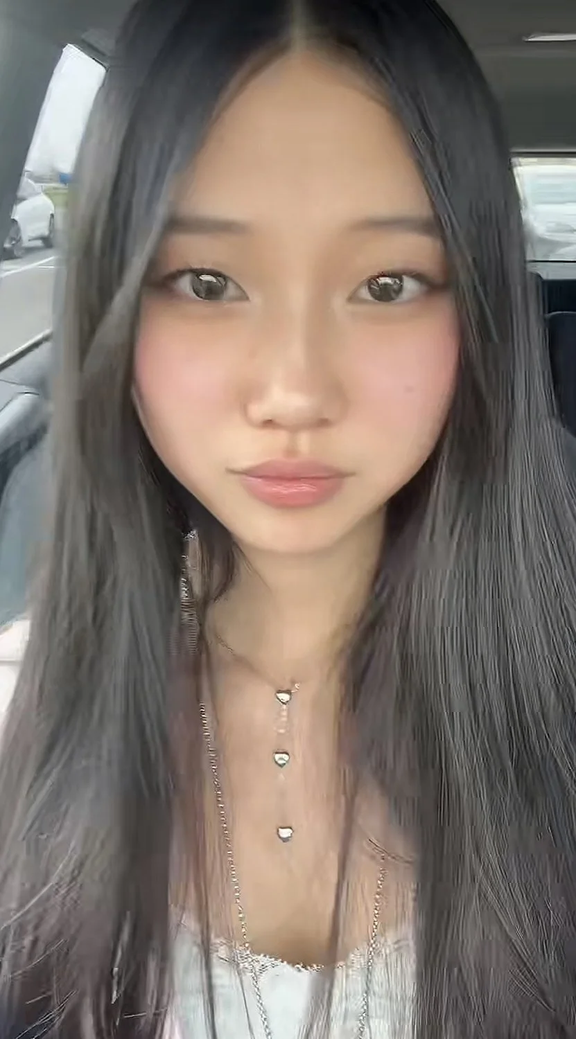 Cute asian irl Nina main image