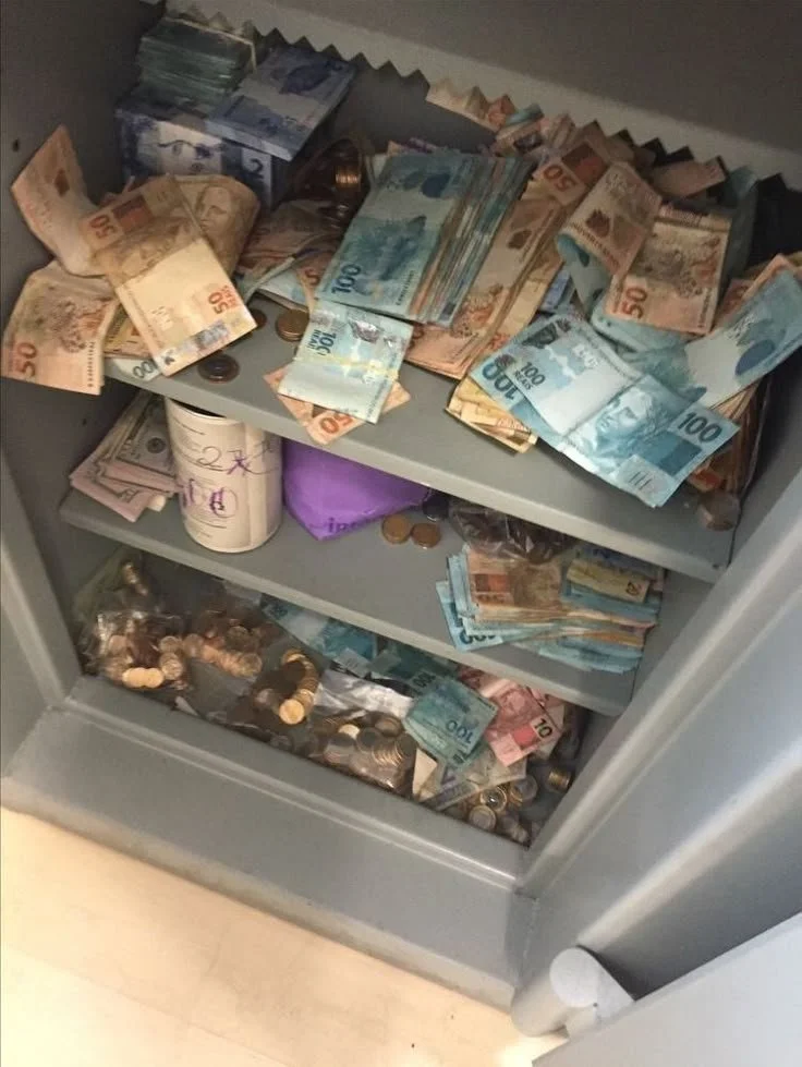 Dinheiro e mulher quanto mais agente tem mais agente quer $ image 2