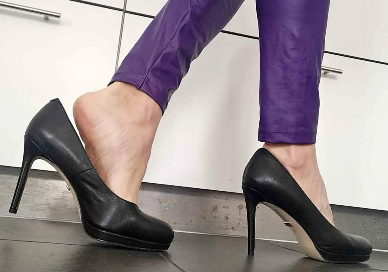 Sexy Feet in black High Heels 🦶🏼👠 😋 main image