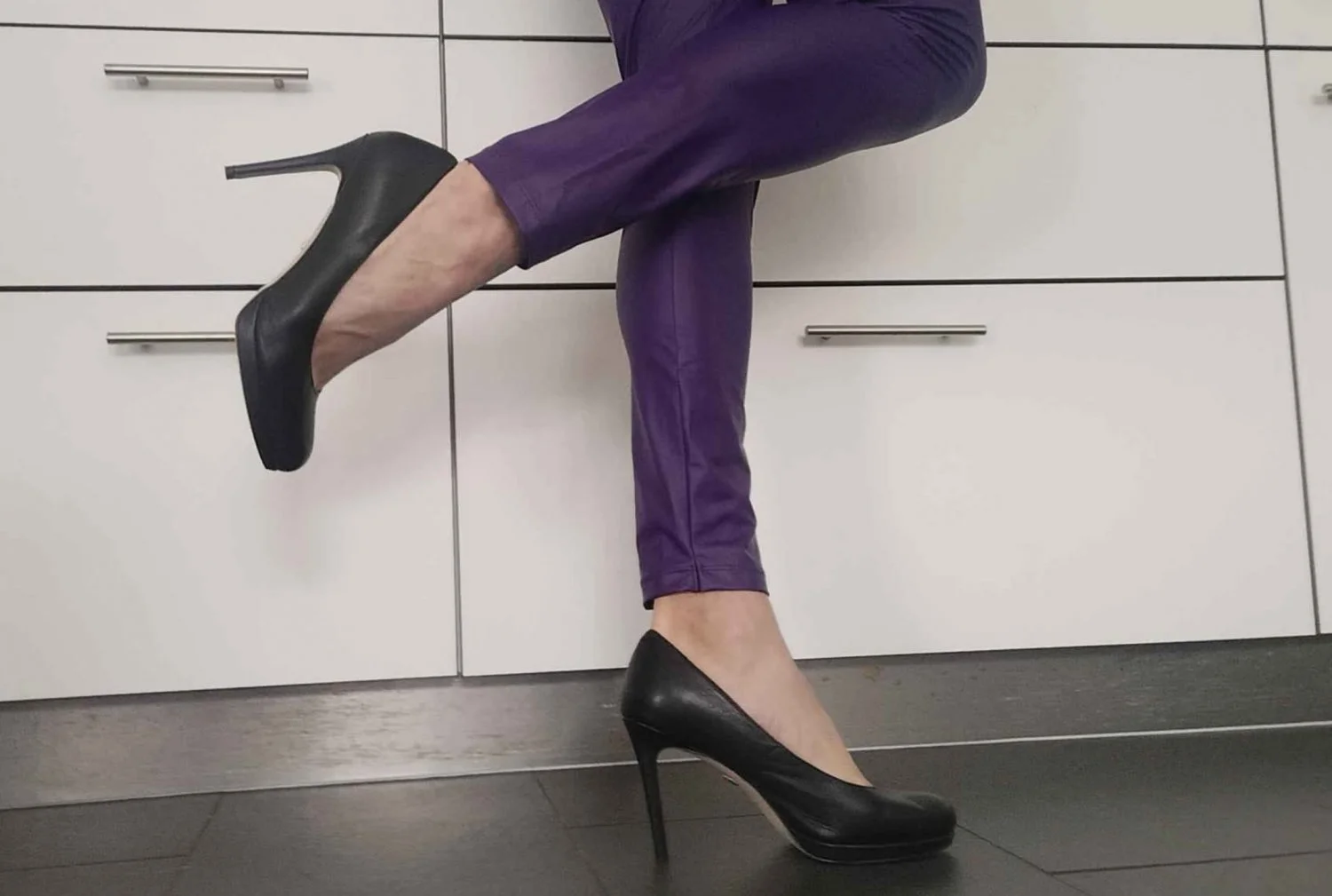 Sexy Feet in black High Heels 🦶🏼👠 😋 image 2