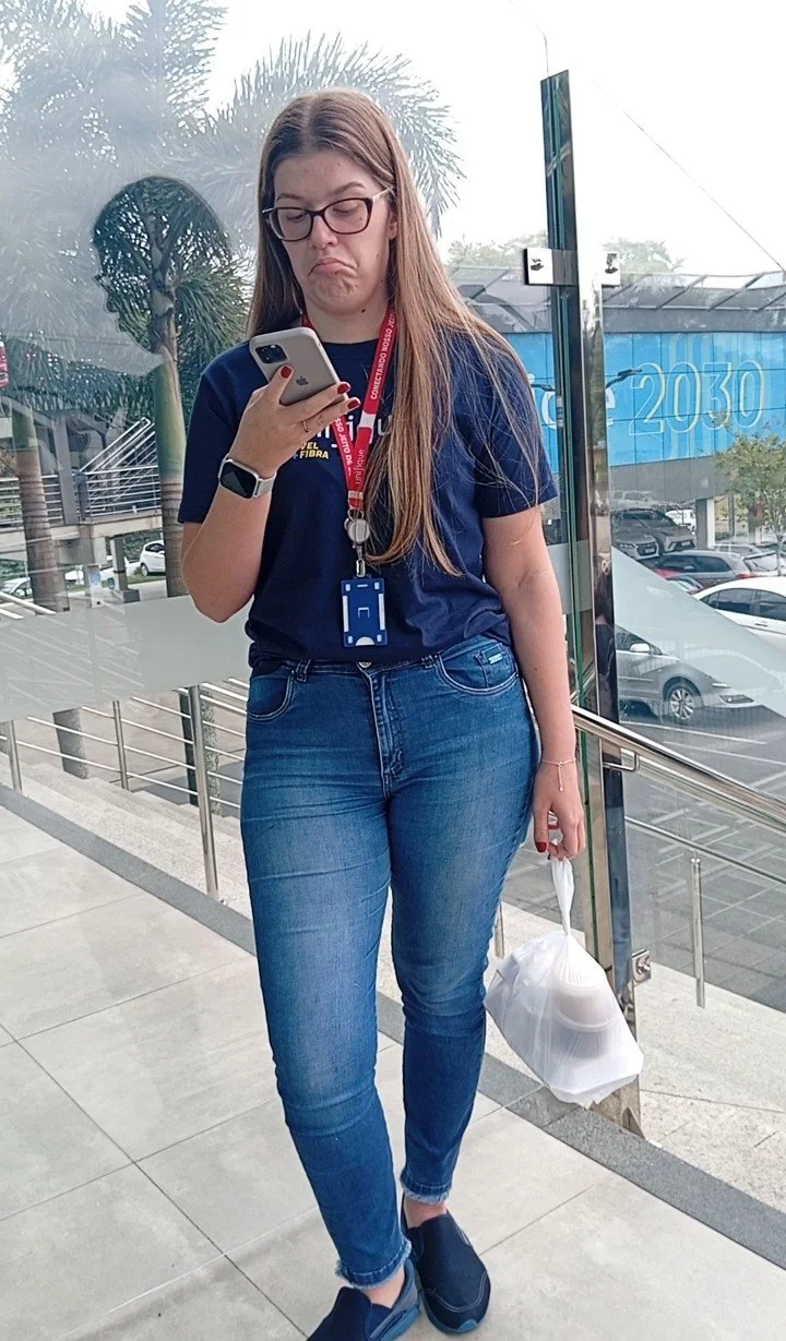 Loira vagabunda bucetuda sendo flagrada main image