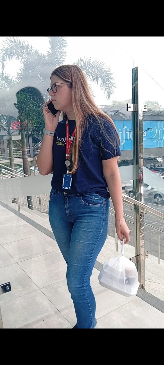 Loira vagabunda bucetuda sendo flagrada image 3