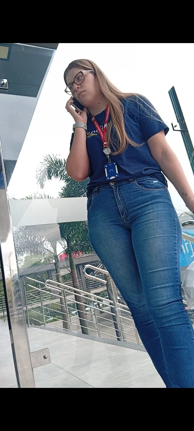 Loira vagabunda bucetuda sendo flagrada image 5