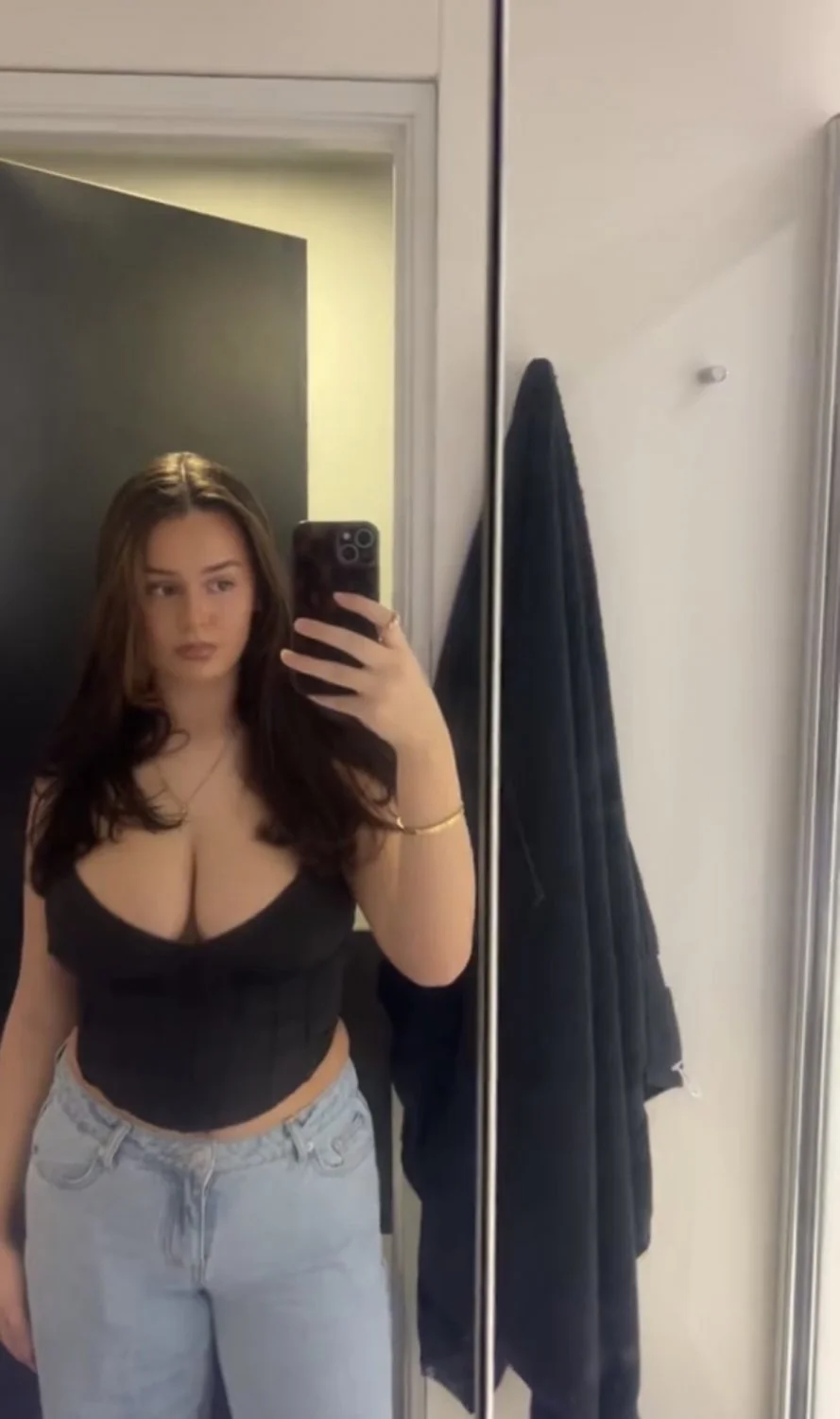 Busty cum dump Freya image 3