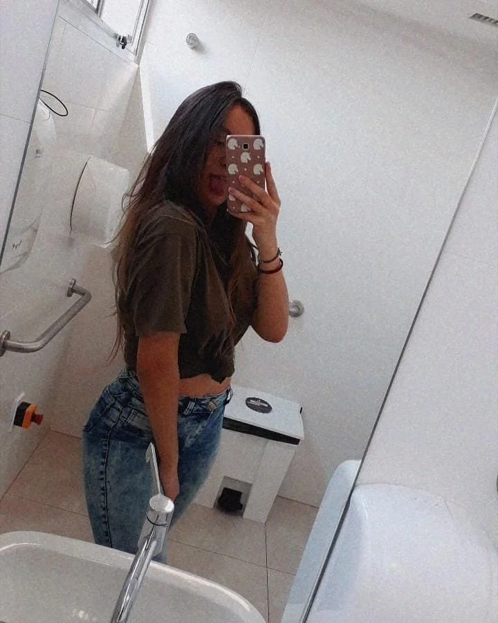 Namorada confiou mandando nudes e virou putinha de internet image 23