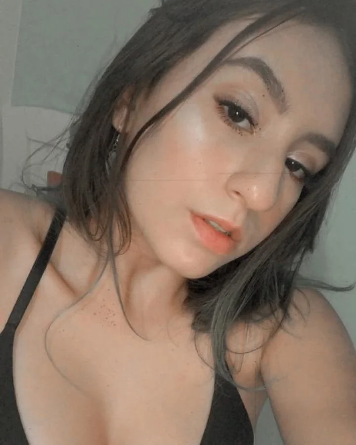 Namorada confiou mandando nudes e virou putinha de internet image 28