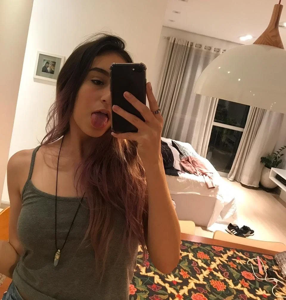 Namorada confiou mandando nudes e virou putinha de internet image 29