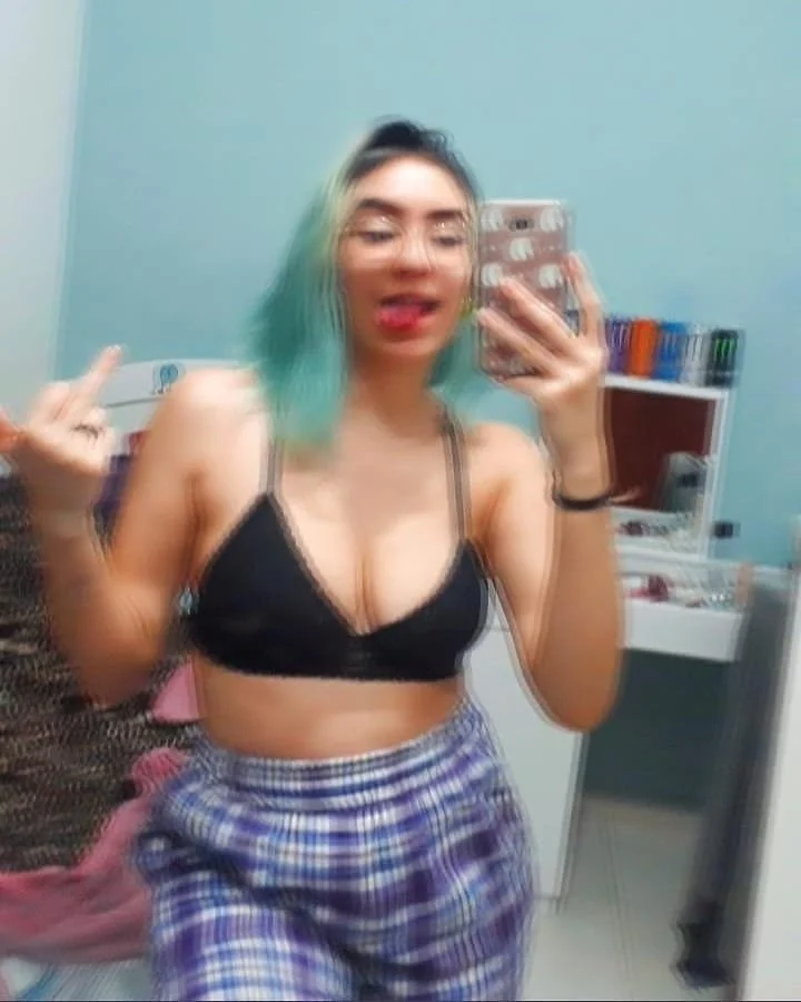 Namorada confiou mandando nudes e virou putinha de internet image 7