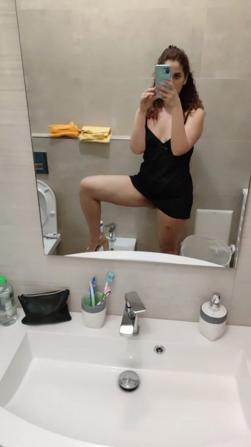 Italian Slut Fran image 8