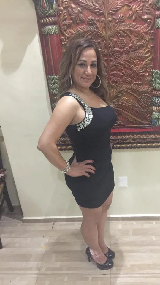 Señora Norma te cojo por el culo maldita puta madura junto con tus amigas image 4