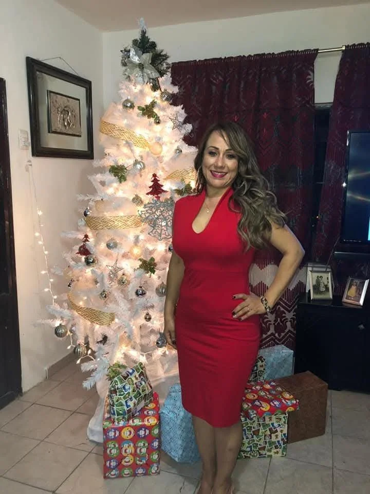 Señora Norma te cojo por el culo maldita puta madura junto con tus amigas image 5