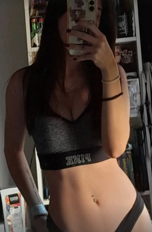 Dana de 21 años con un culo muy hermoso image 6