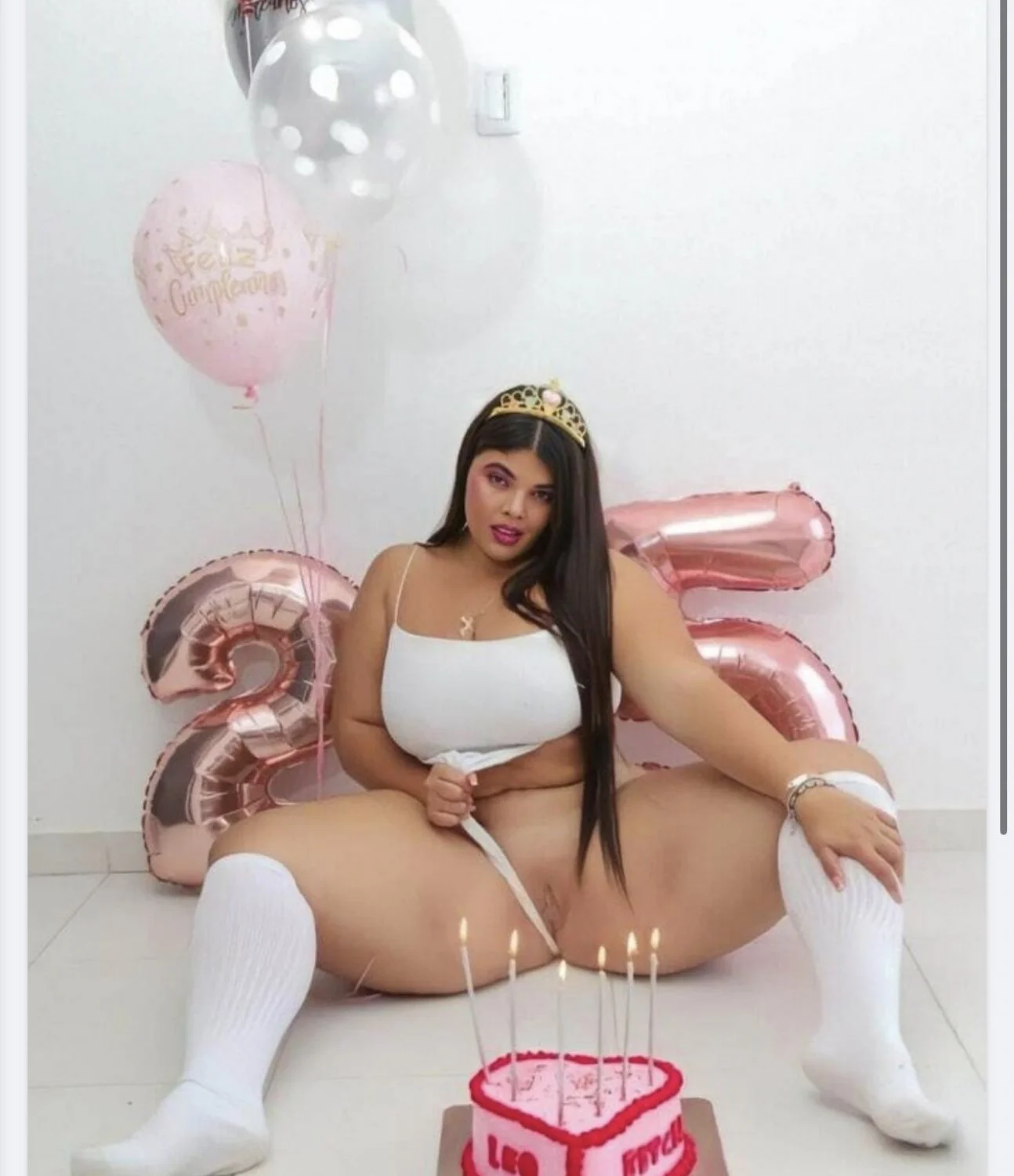 Loaded thick Latina image 16