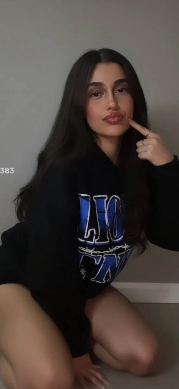 18 year old Arab with big tits and fat ass image 11
