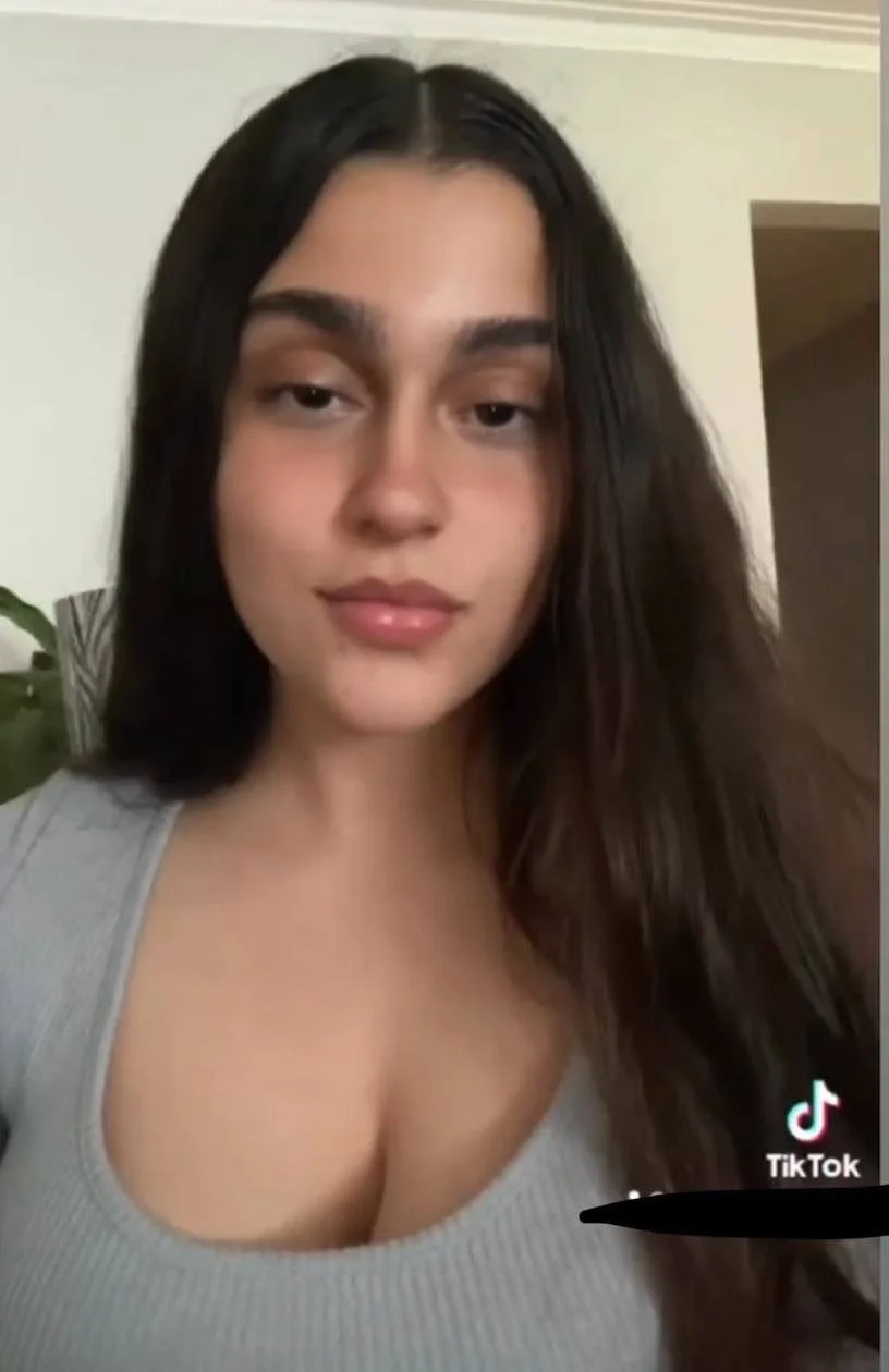 18 year old Arab with big tits and fat ass image 4