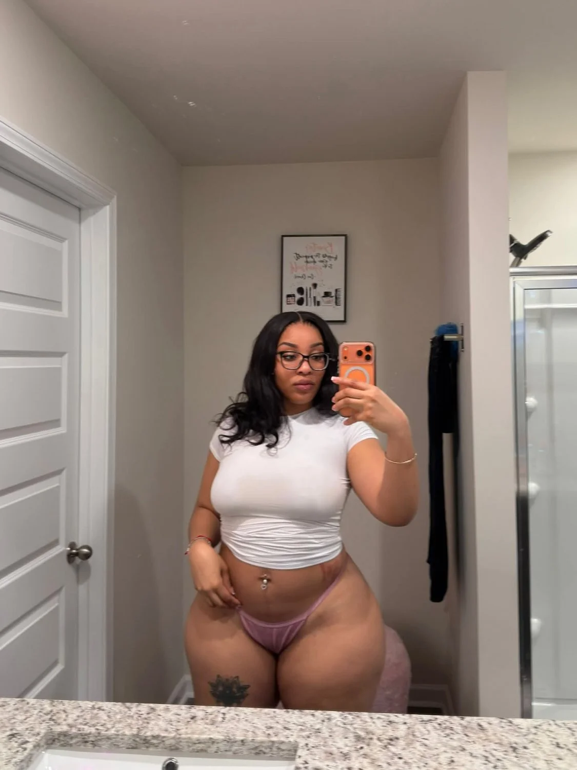 Thick Ebony Redbone Baddie image 4