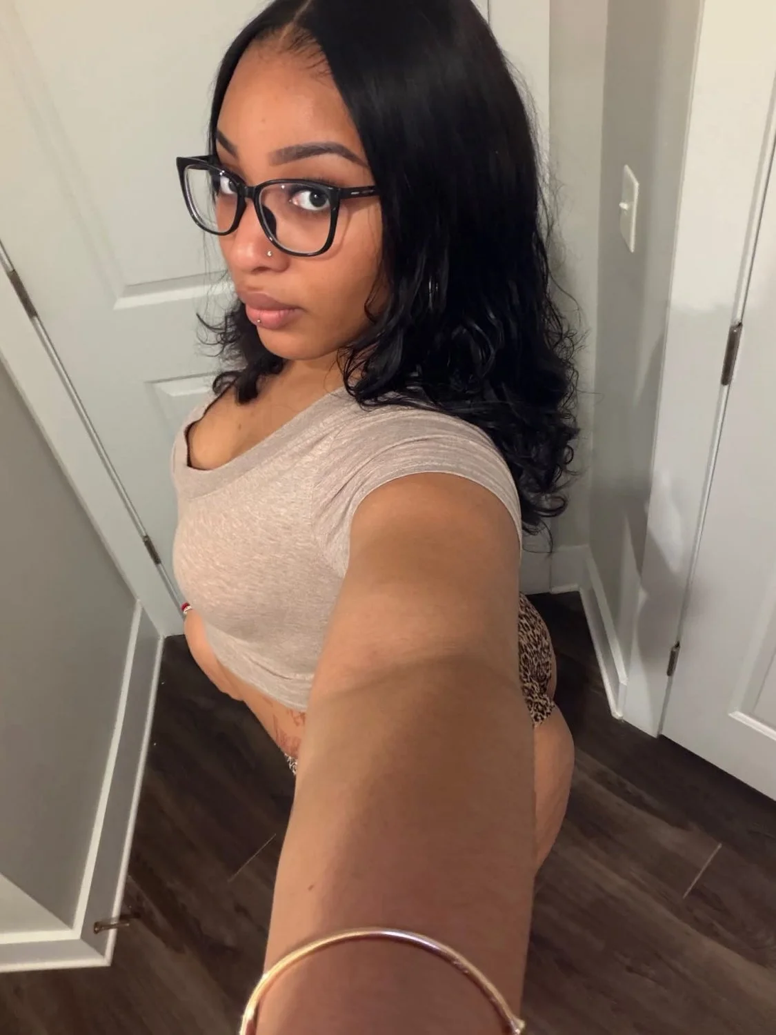 Thick Ebony Redbone Baddie image 5