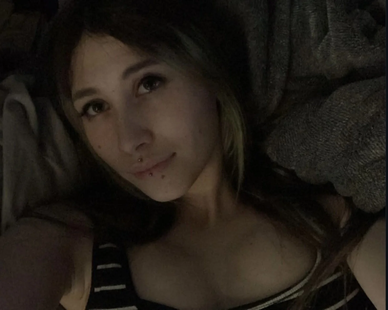 661 Emo Slut Ann image 1