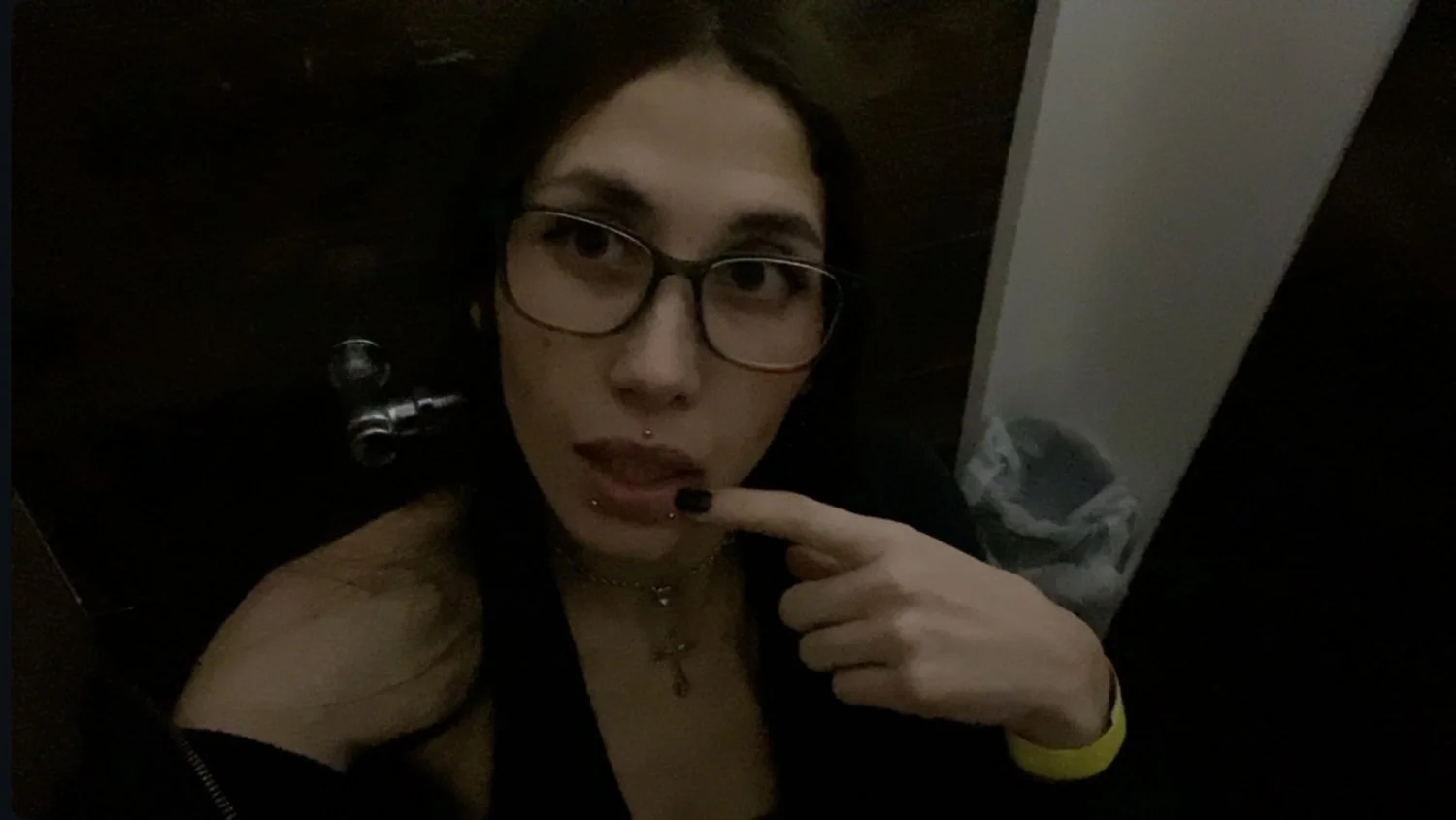 661 Emo Slut Ann image 2