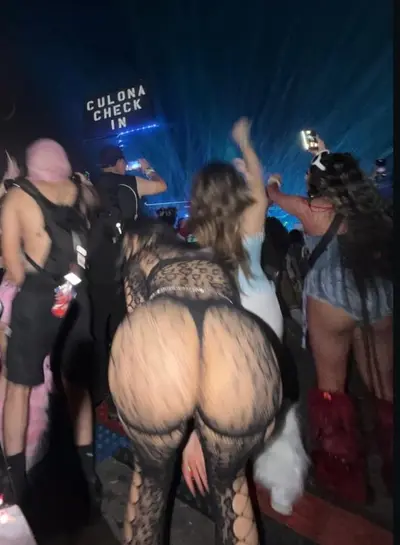 La novia vino con ganas de cojer después de la fiesta cover image