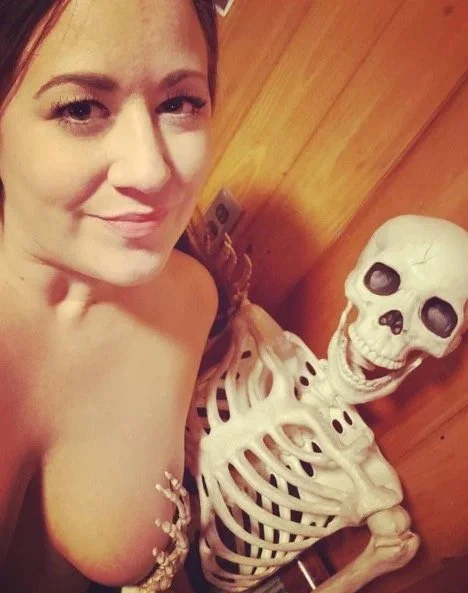Whore begs me to post her pics and nudes everywhere image 9