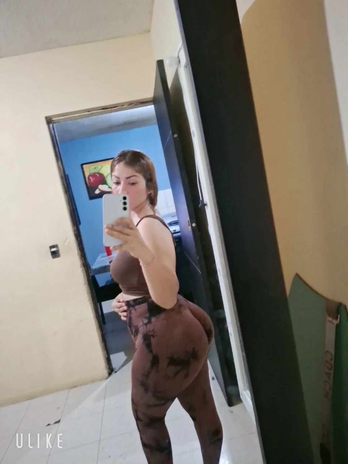 le gusta exhibir su ricas nalgas image 18