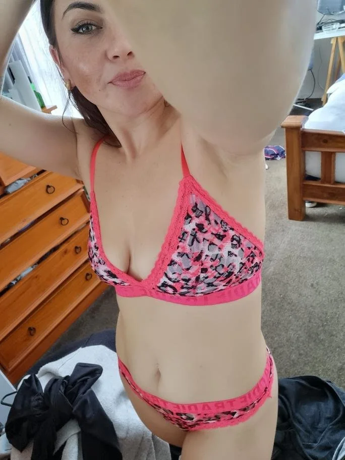 Zarah. Download and DM your favorite pic image 4