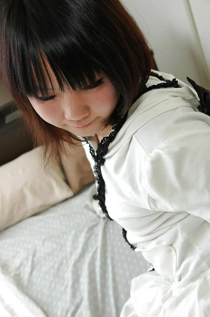 Chubby and young japanese teen porn model image 20