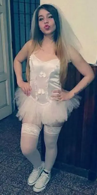 Shi una rubia trolita del oeste que vendió conté en su momento terrible orto 🔥🍑💵 cover image