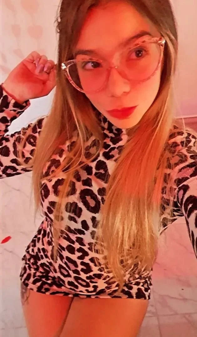 Shi una rubia trolita del oeste que vendió conté en su momento terrible orto 🔥🍑💵 image 19