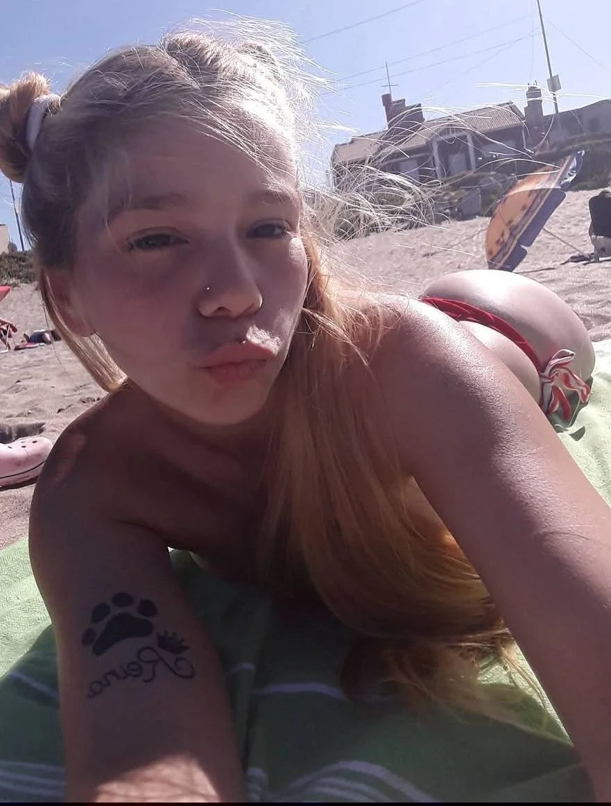 Shi una rubia trolita del oeste que vendió conté en su momento terrible orto 🔥🍑💵 image 2