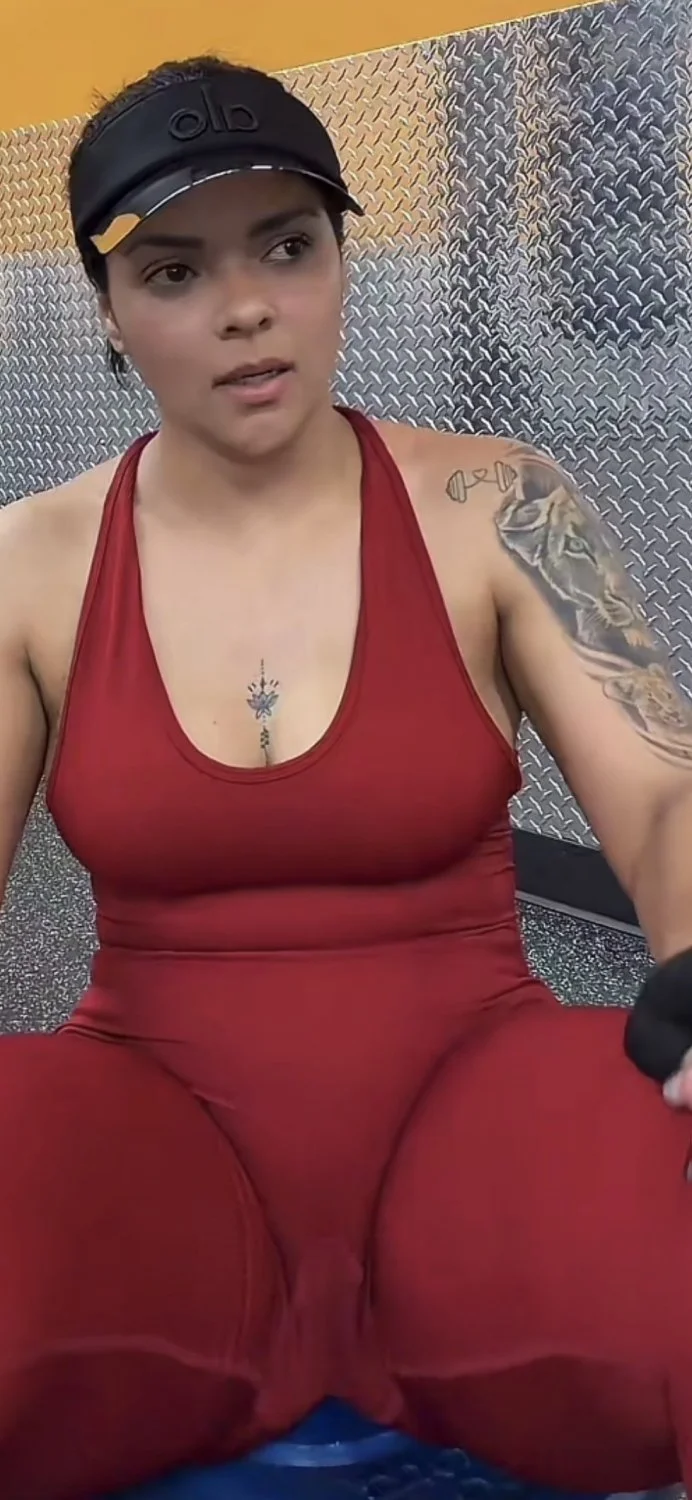 Sexy gym girls main image