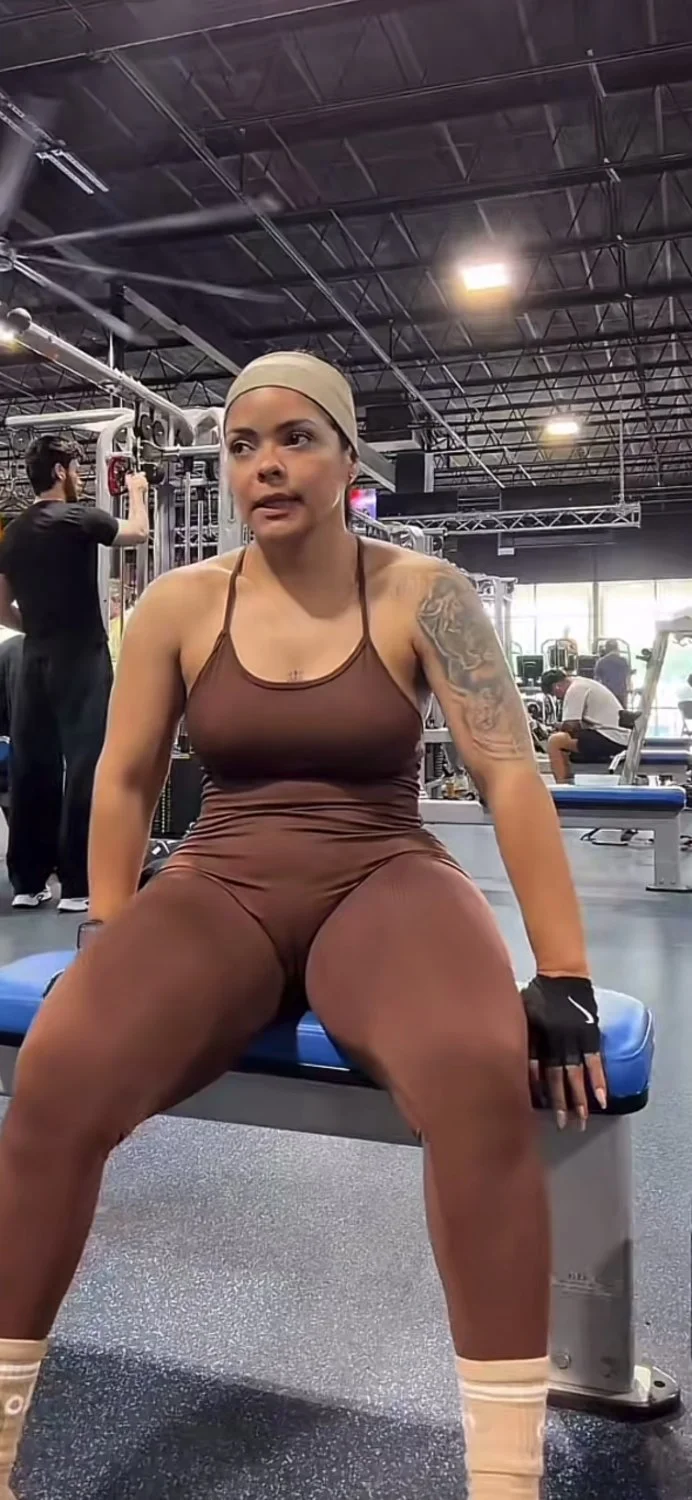 Sexy gym girls image 28