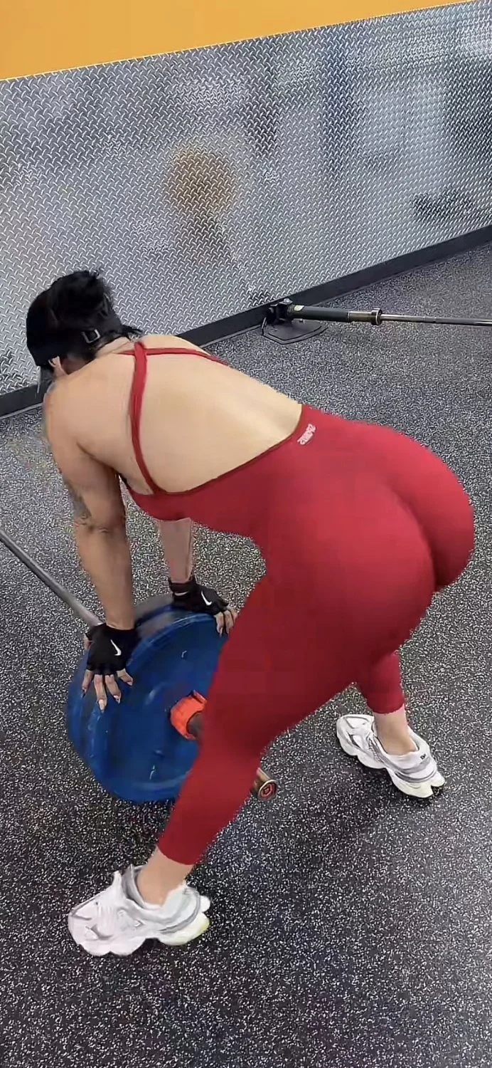 Sexy gym girls image 5