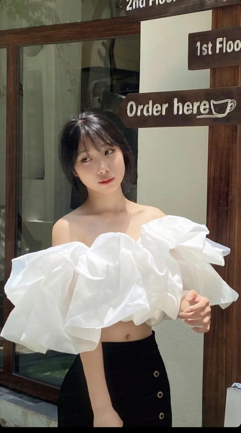 Vietnamese teen big boobs main image