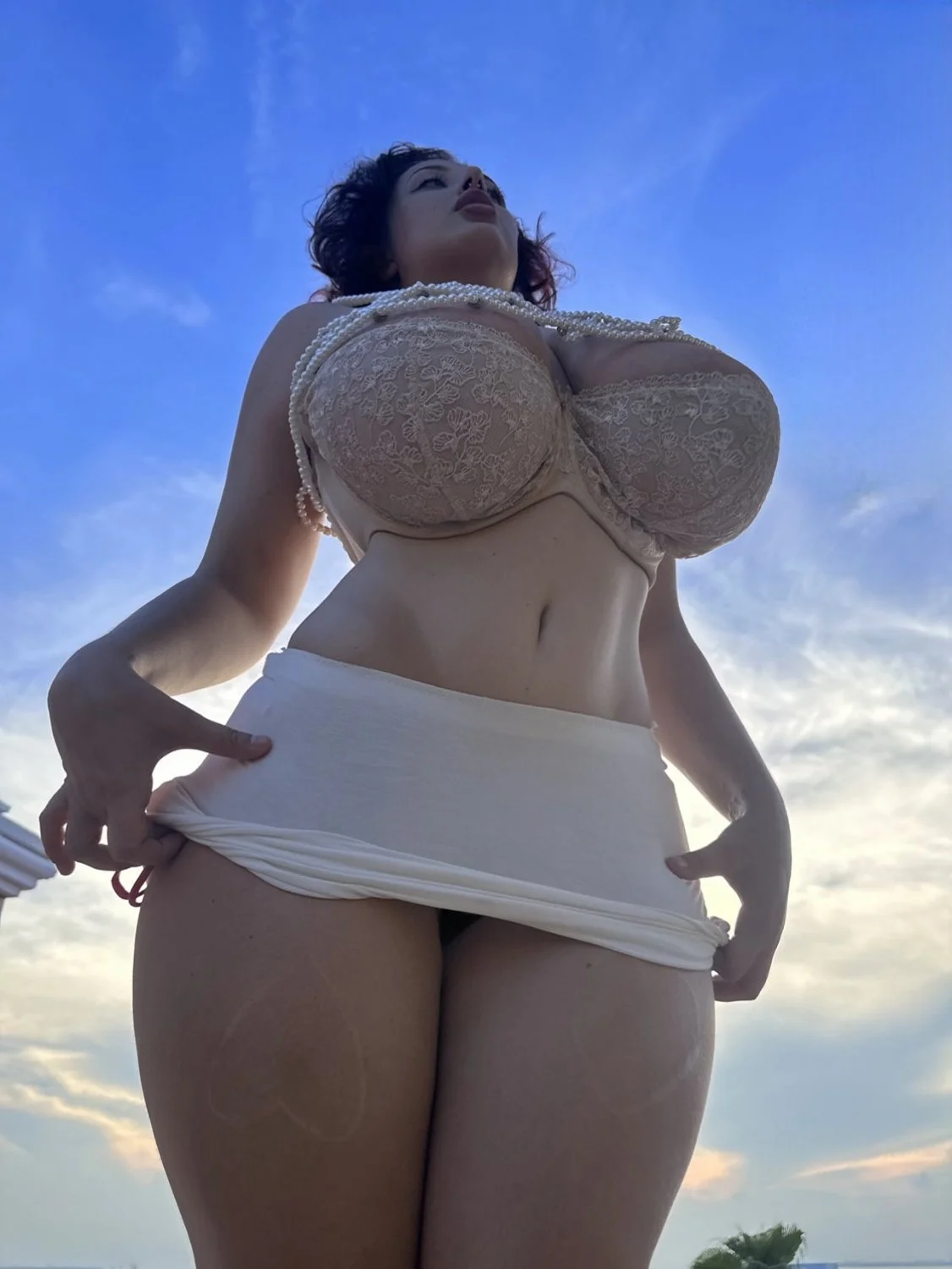 Big natural tits image 2